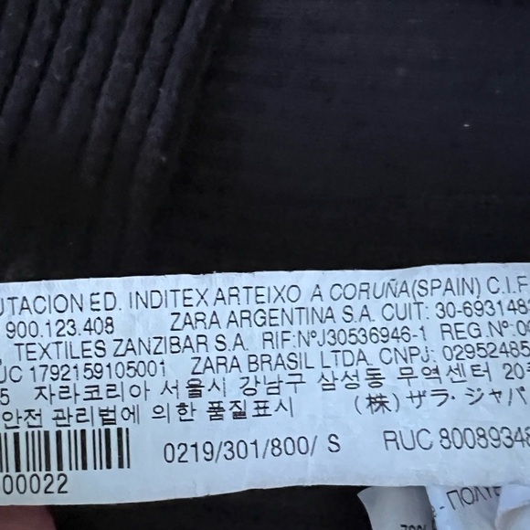 Zara Trafaluc Ribbed Black Off-The -Shoulder Long Sleeve Sweater Crop Top - Picture 4 of 5